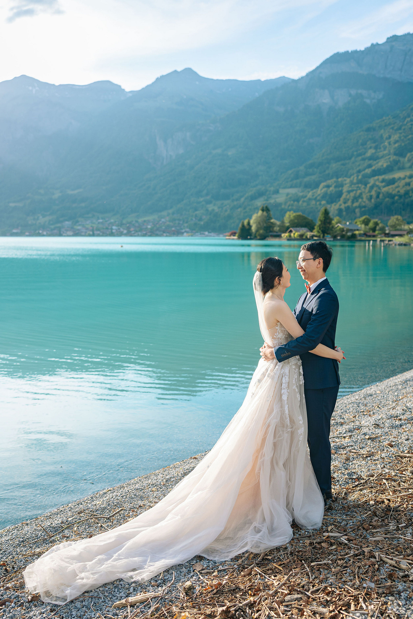 Switzerland Pre-Wedding Photoshoot | Grindelwald First & Grindelwald Village & Lake Brienz at Lake Brienz pre-wedding photo