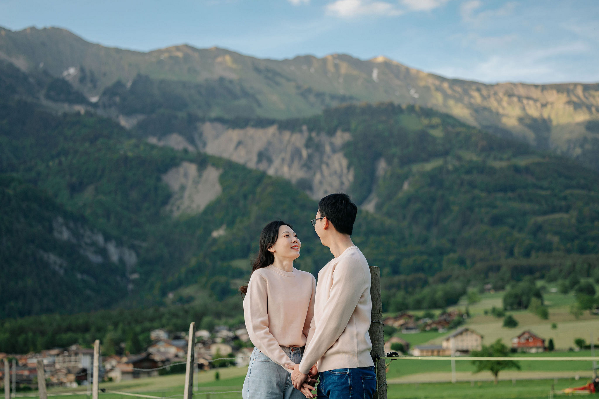 Switzerland Pre-Wedding Photoshoot | Grindelwald First & Grindelwald Village & Lake Brienz at Lake Brienz pre-wedding photo
