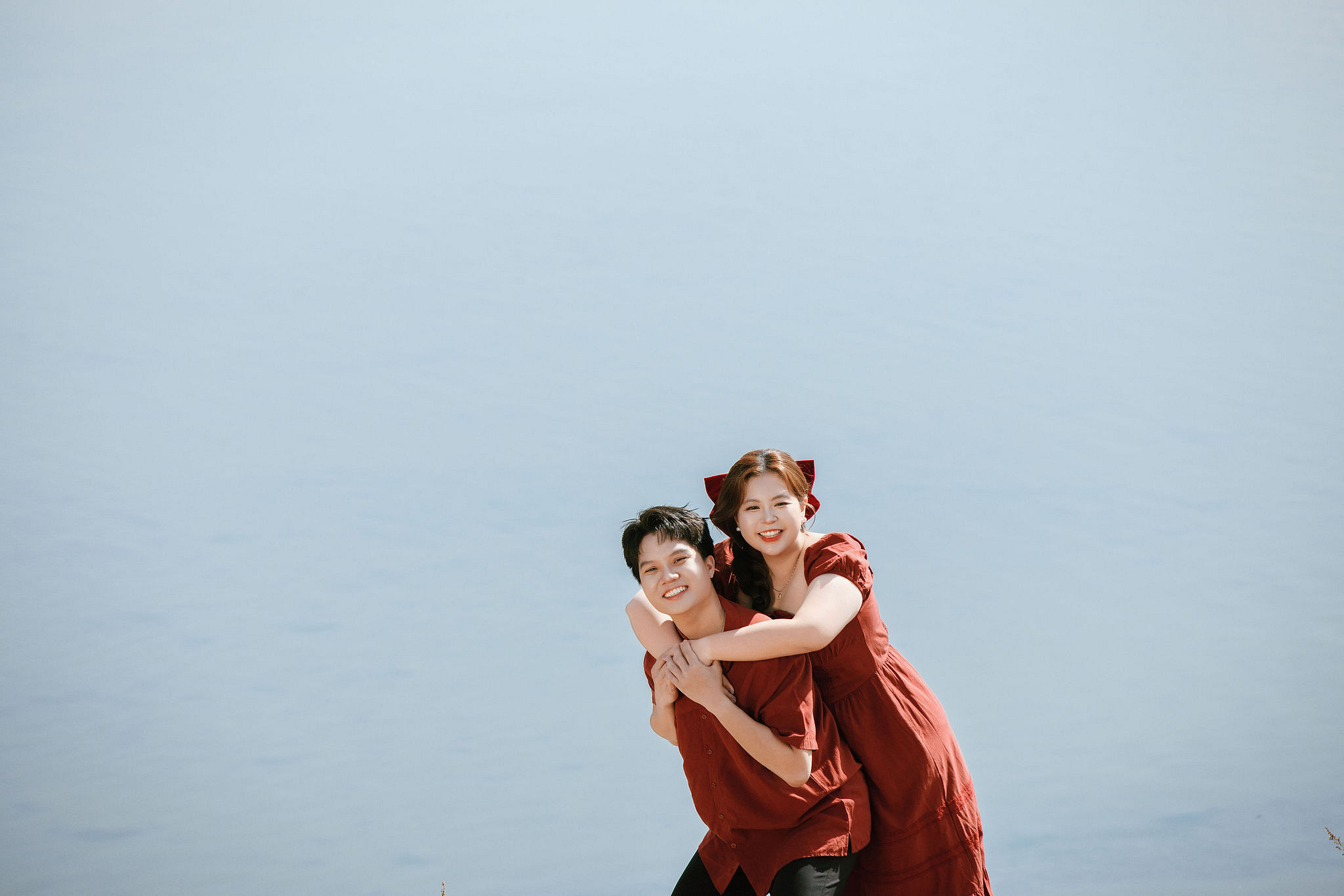 Lijiang Pre-Wedding Photoshoot | Spruce Meadow, Blue Moon Valley & Alpine Lake at Natural Lake pre-wedding photo