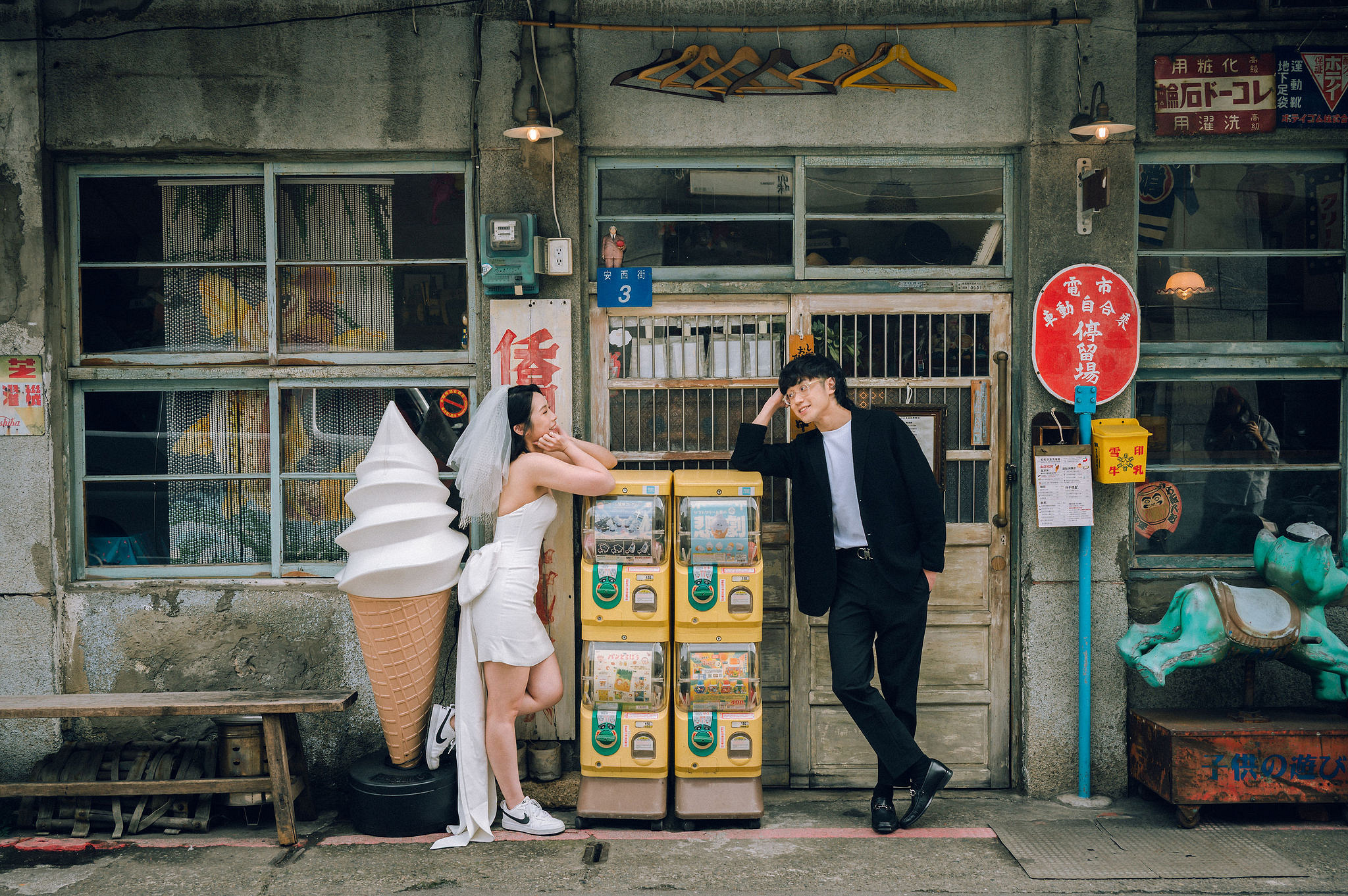 Taiwan Pre-Wedding Photoshoot | Ximending, Lengshuikeng & Jiufen at Ximending pre-wedding photo