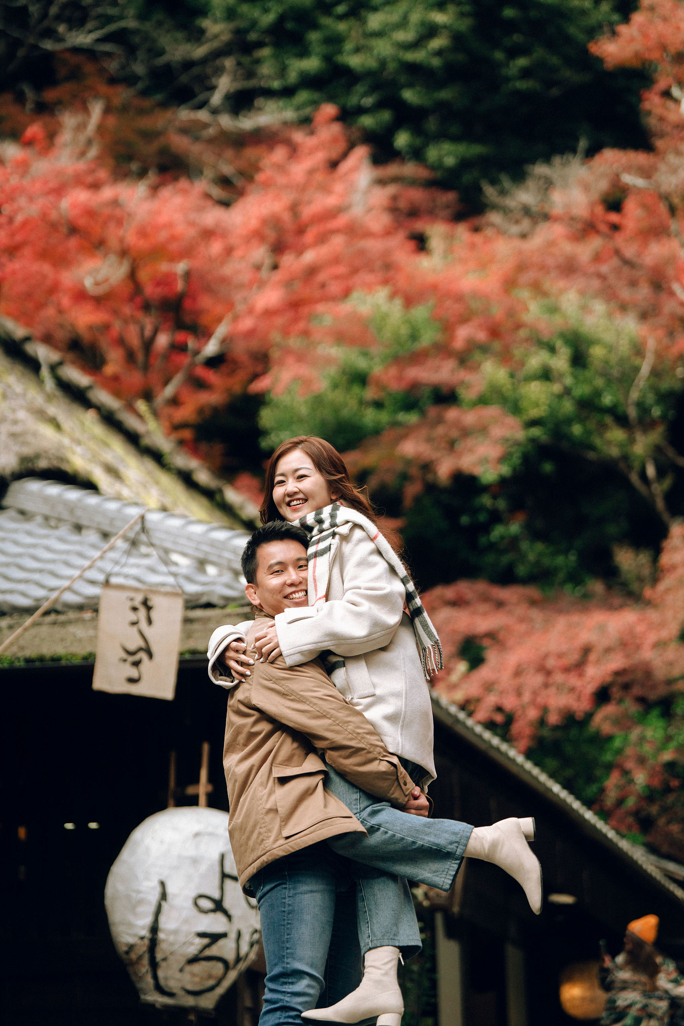 Kyoto Pre-Wedding Photoshoot | Arashiyama River, Arashiyama Temple & Mt. Wakakusa at Arashiyama Temple pre-wedding photo