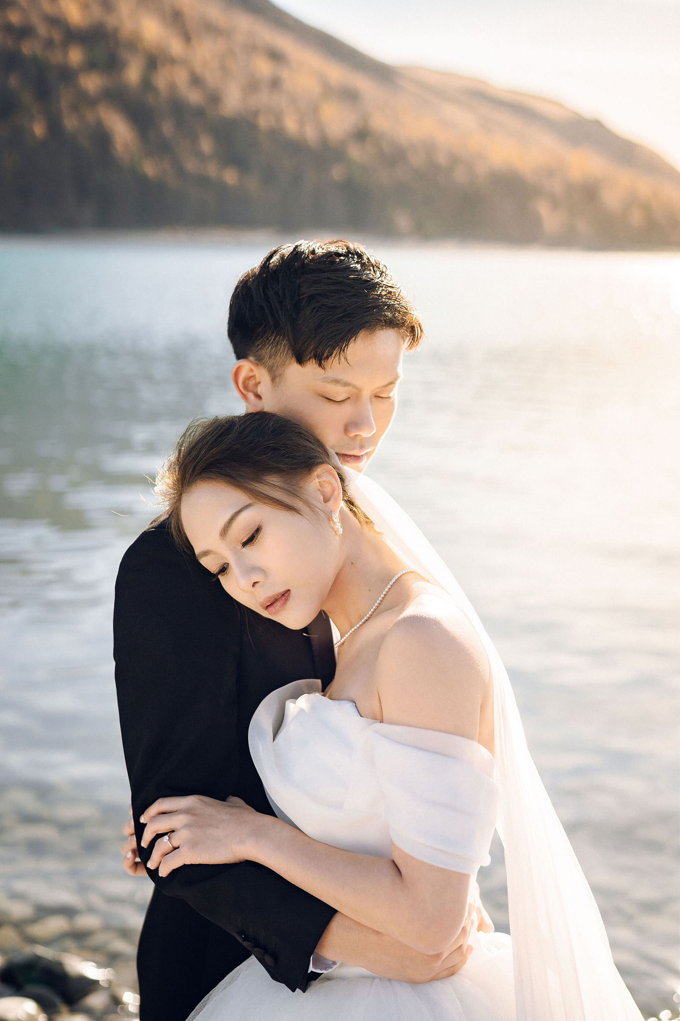 New Zealand Pre-Wedding Photoshoot | Alpaca Farm, Mt John, Lake Tekapo, Mount Cook National Park, Glacier Lake & Omarama Clay Cliffs at Lake Tekapo, Mount Cook National Park & Glacier Lake pre-wedding photo