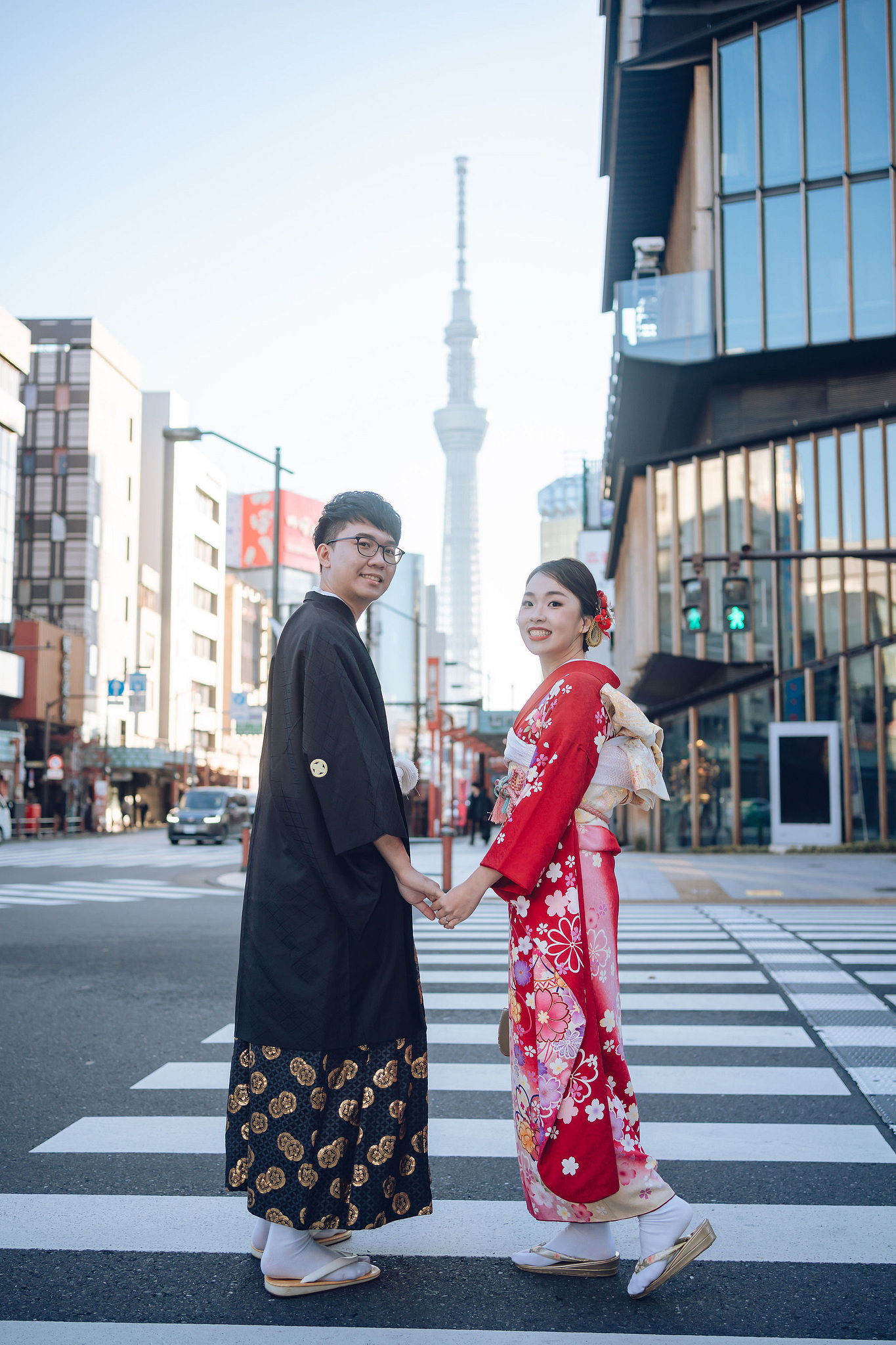 Tokyo & Mt Fuji Pre-Wedding Photoshoot | Asakusa Temple, Maple Corridor, Susuki Fields & Lake Kawaguchiko at Asakusa Temple pre-wedding photo