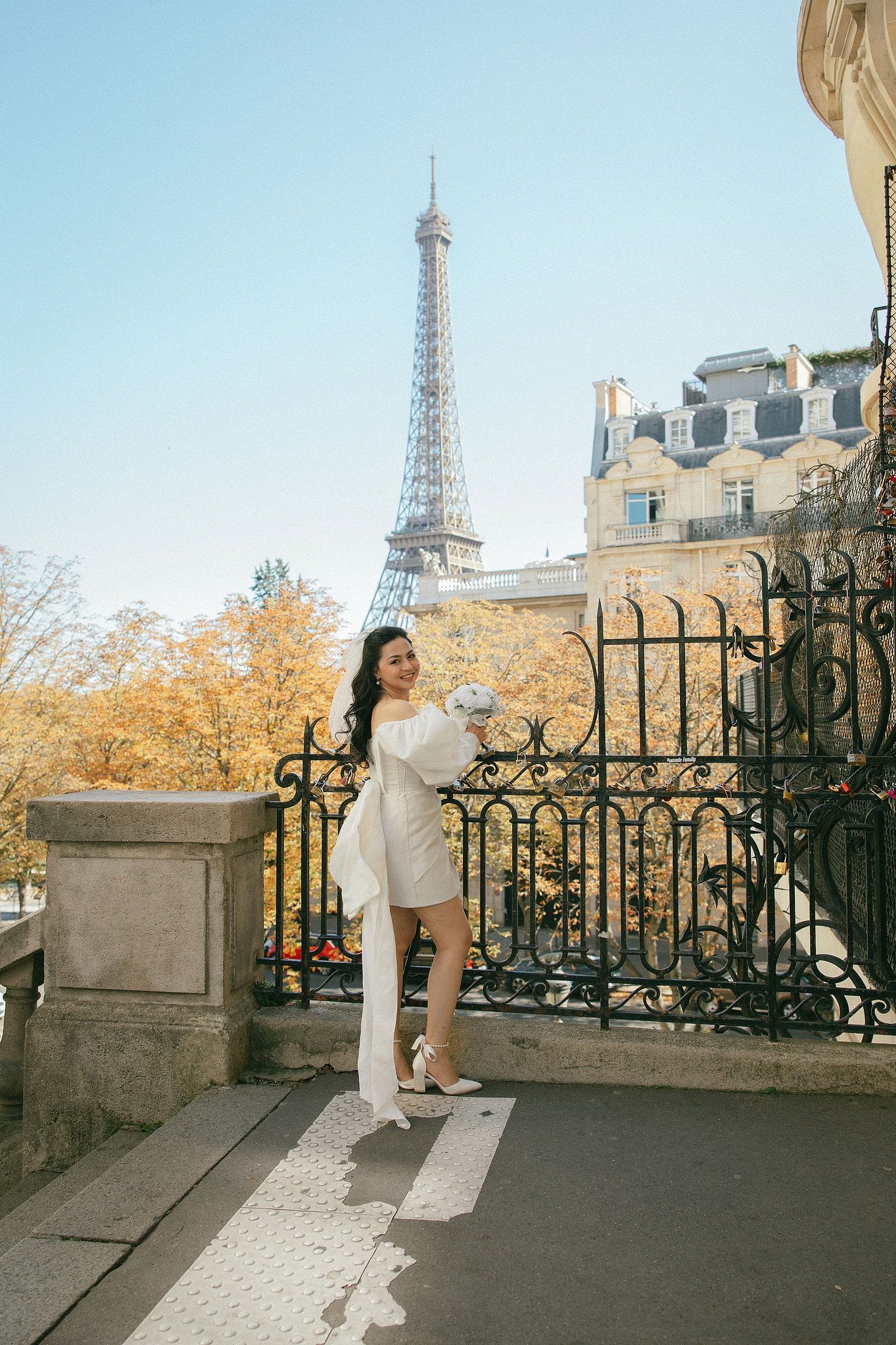 Paris Autumn Pre-Wedding Photoshoot | Avenue de Camoëns, Tuileries Garden, Louvre, Pont Alexandre III & Bir-Hakeim Bridge at Avenue de Camoëns pre-wedding photo