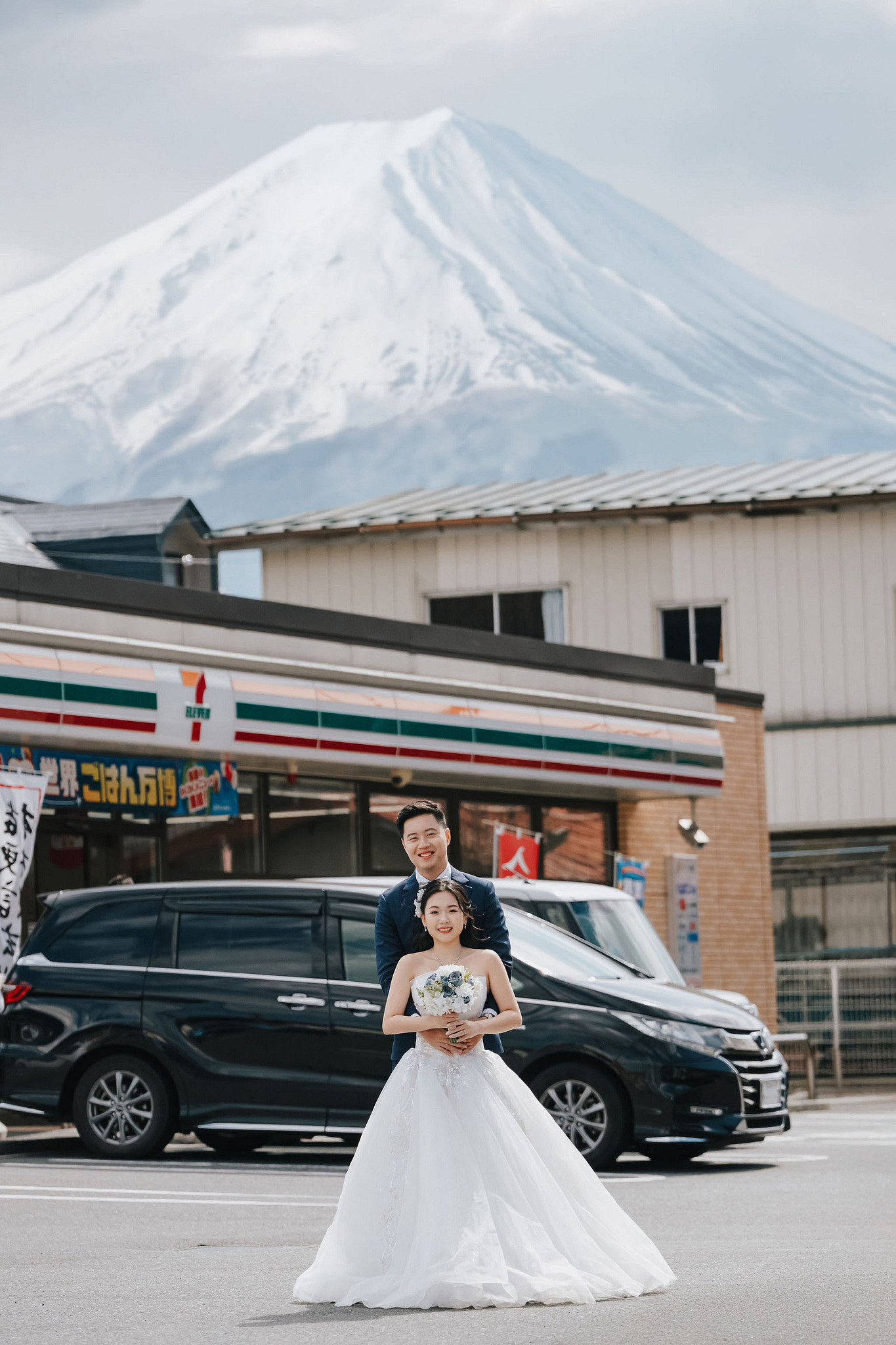 Tokyo & Mt Fuji Pre-Wedding Photoshoot | Tokyo Shrine, Chureito Pagoda & Lake Kawaguchiko at Lake Kawaguchiko pre-wedding photo