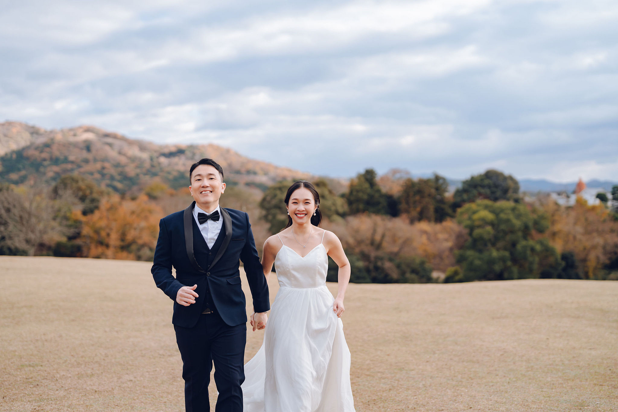 Kyoto Pre-Wedding Photoshoot | Historic Pagoda Streets & Nara Grasslands at Nara Grasslands & Rolling Hills pre-wedding photo