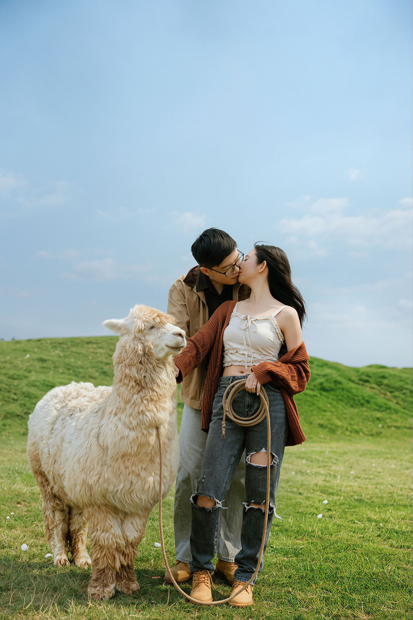 Lijiang, Yunnan Pre-Wedding Photoshoot | Spruce Meadow, Blue Moon Valley, Yulong Snow Mountain & Shuhe Ancient Town at Yulong Snow Mountain pre-wedding photo