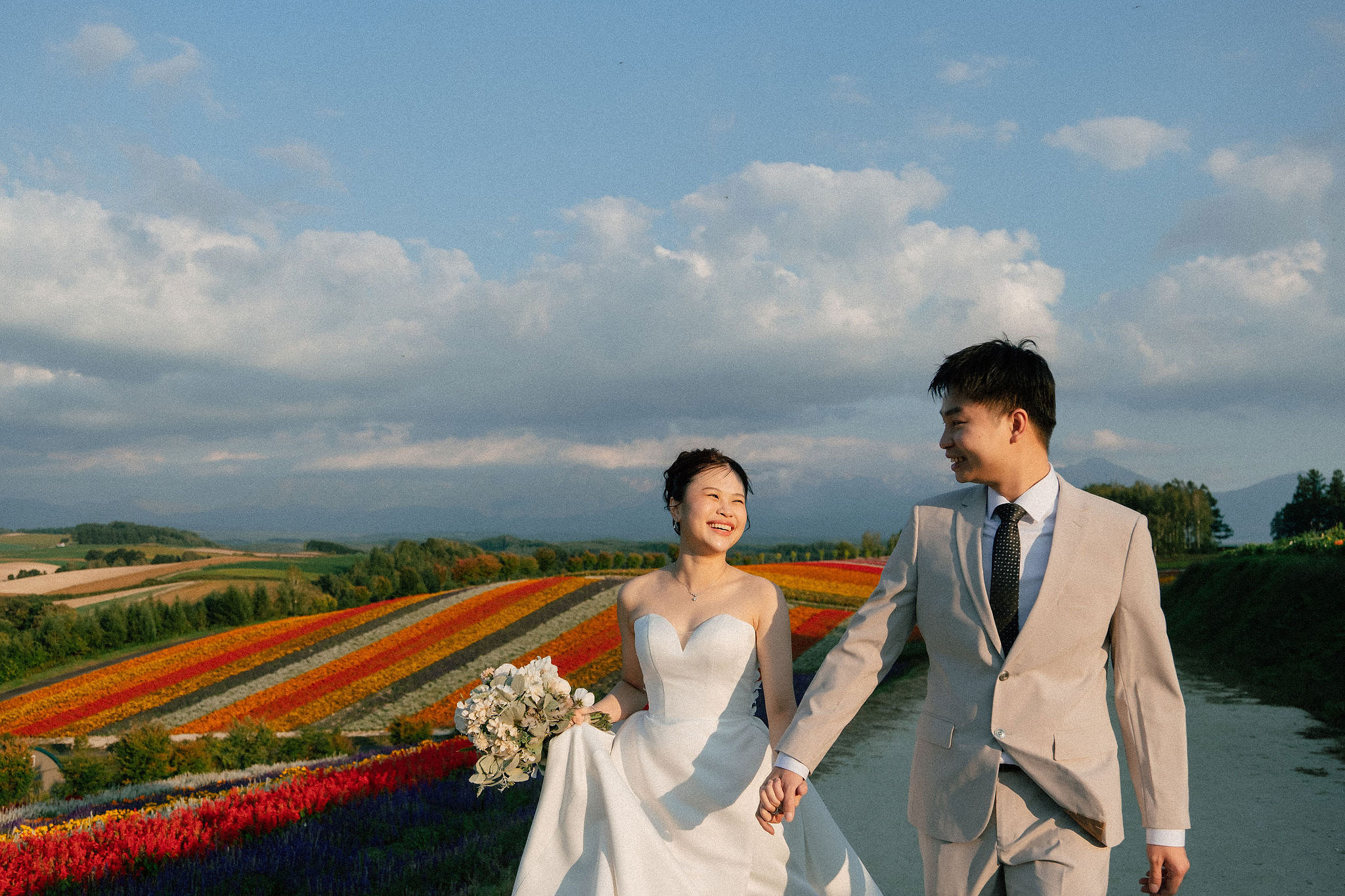 Furano, Hokkaido Pre-Wedding Photoshoot | Farm Chiyoda, Shikisai-no-oka & Ningle Terrace at Shikisai-no-oka pre-wedding photo