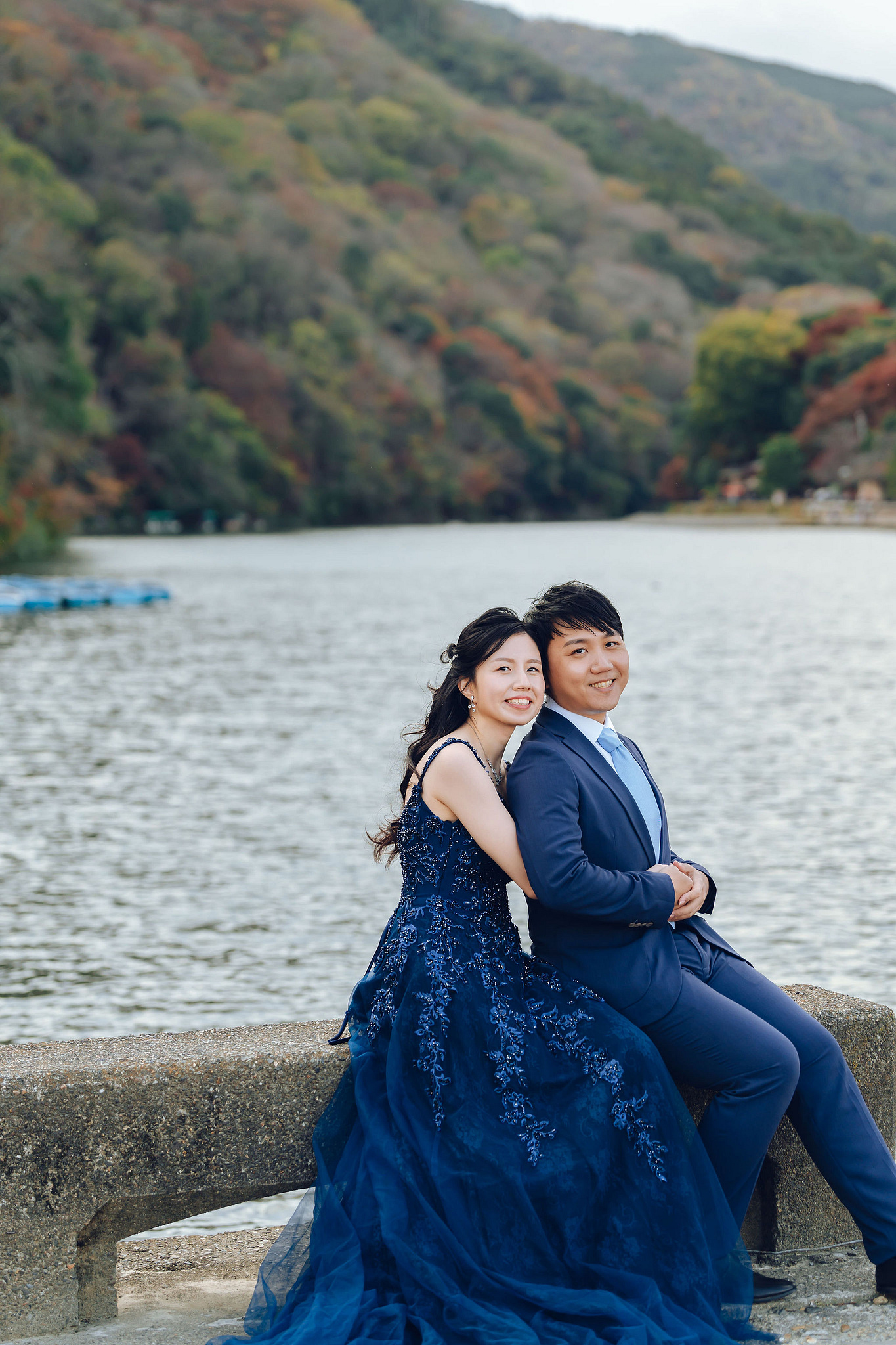 Kyoto Pre-Wedding Photoshoot | Traditional Higashiyama, Arashiyama Hills & Nighttime Railway at Arashiyama Area & Hillside pre-wedding photo