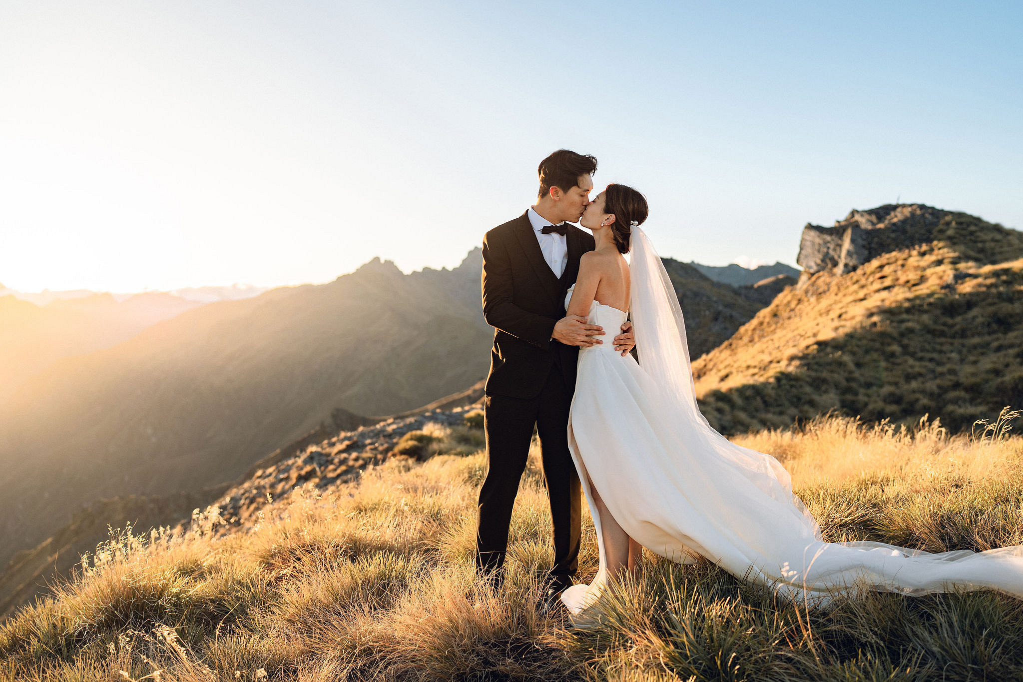 New Zealand Autumn Pre-Wedding Photoshoot Twin Peak Skippers Canyon Alpaca Farm Hilltop Cardrona Night Shoot Kombi Van at Twin Peak pre-wedding photo