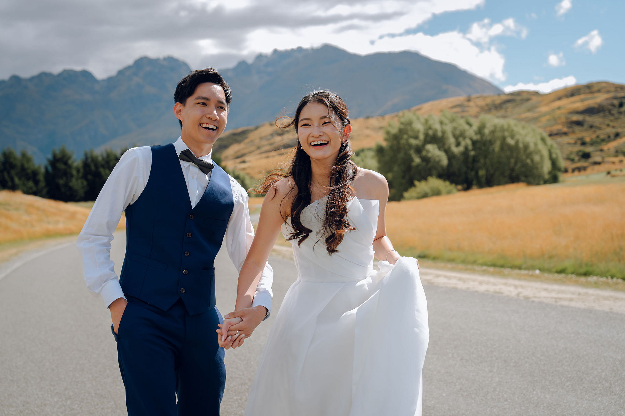 New Zealand Pre-Wedding Photoshoot | Coromandel Peak, Queenstown Highway & Alpaca Farm at Queenstown Highway pre-wedding photo