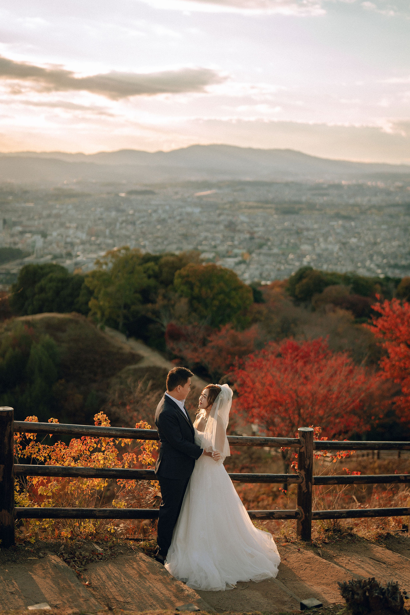 Kyoto Pre-Wedding Photoshoot | Arashiyama River, Arashiyama Temple & Mt. Wakakusa at Mt. Wakakusa pre-wedding photo