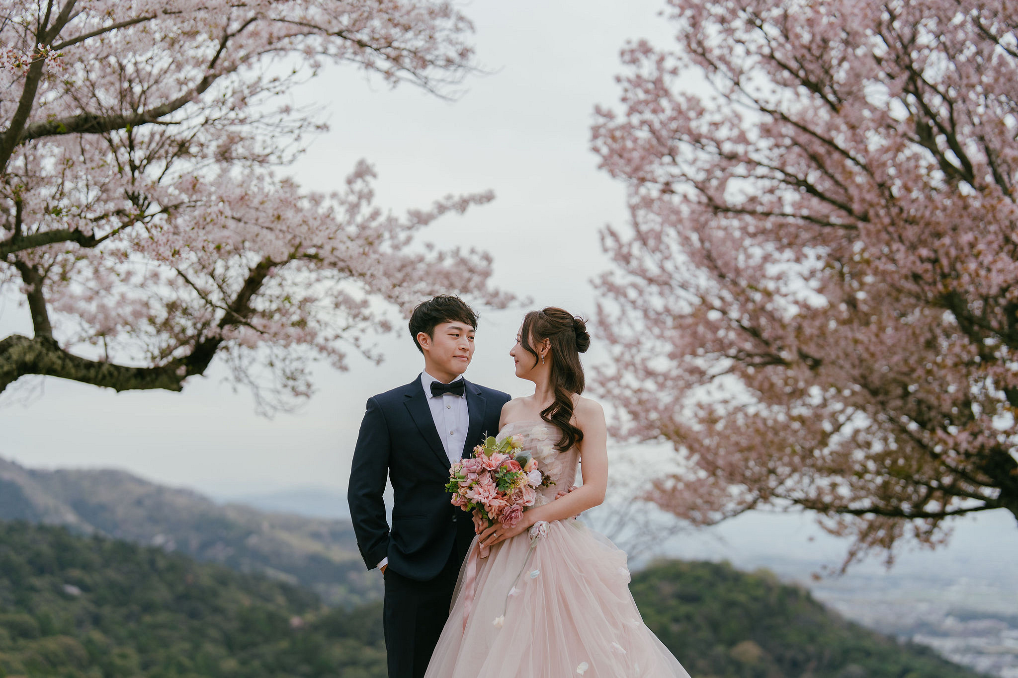Kyoto Pre-Wedding Photoshoot | Fushimi Inari, Nara Deer Park & Mt. Wakakusa at Mt. Wakakusa pre-wedding photo