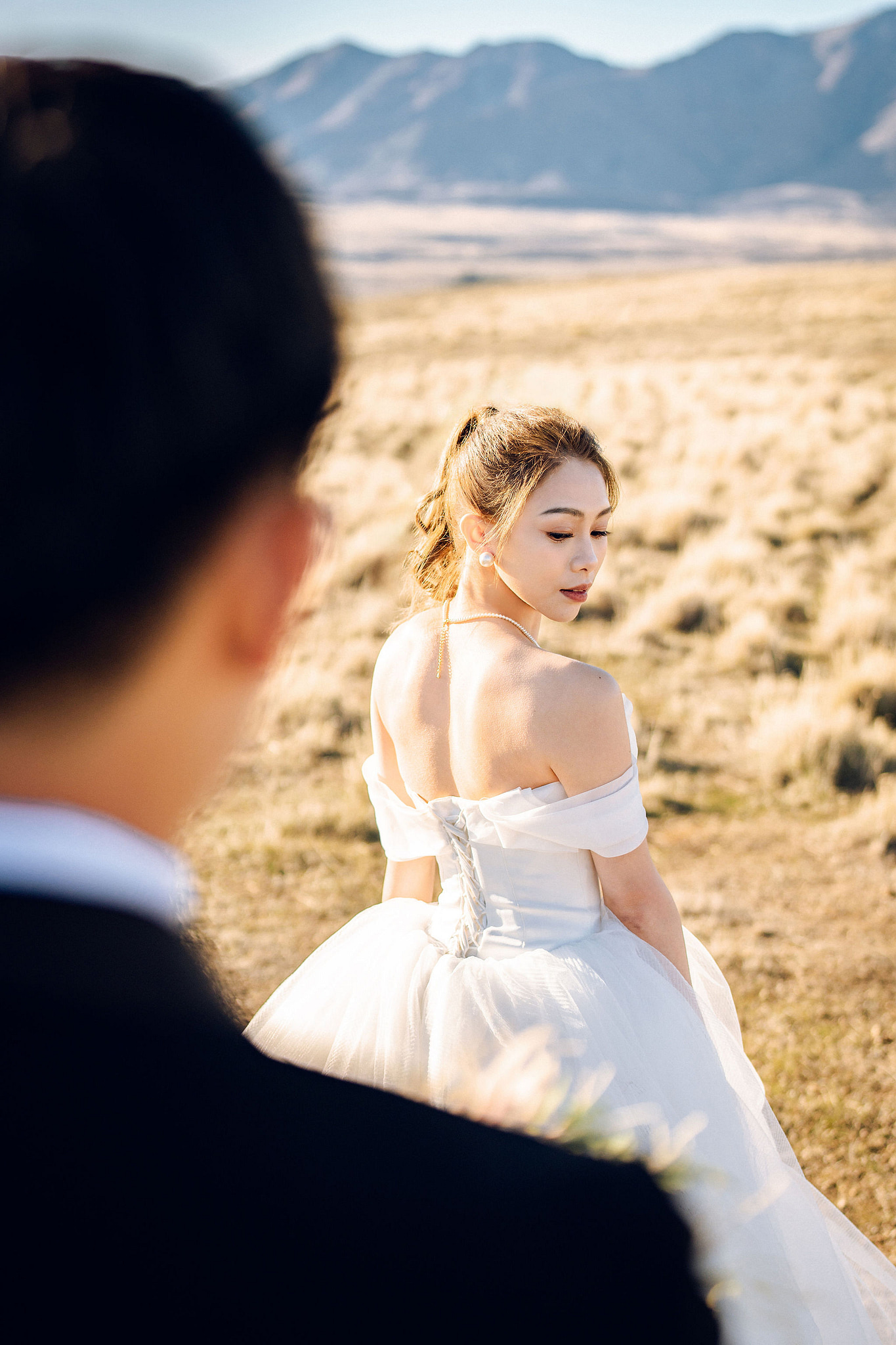 New Zealand Pre-Wedding Photoshoot | Alpaca Farm, Mt John, Lake Tekapo, Mount Cook National Park, Glacier Lake & Omarama Clay Cliffs at Alpaca Farm & Mt John pre-wedding photo