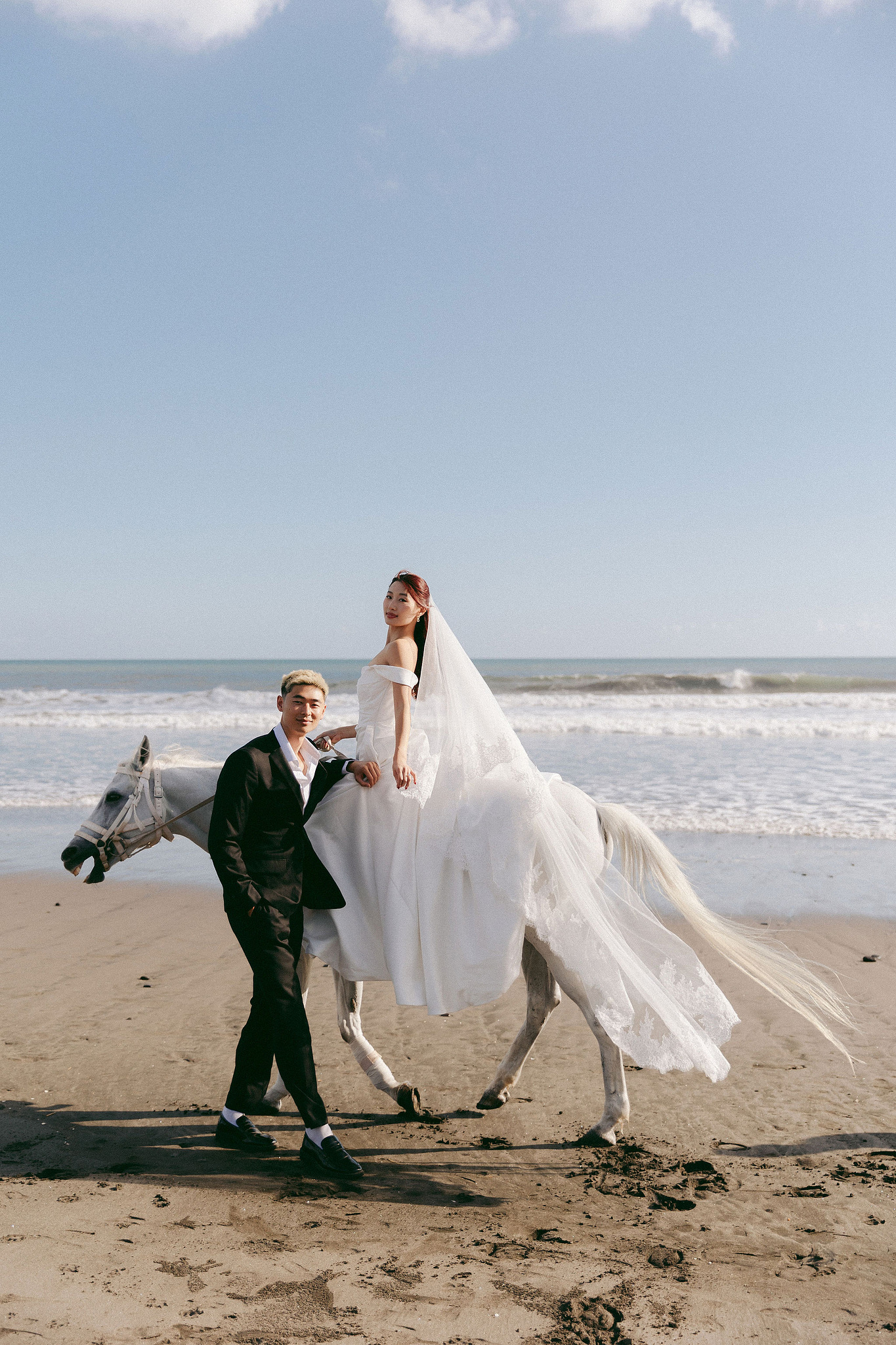 Bali Pre-Wedding Photoshoot | Mt. Batur Pinggan Village, Gelato Diner & Black Sand Beach at Beach   pre-wedding photo