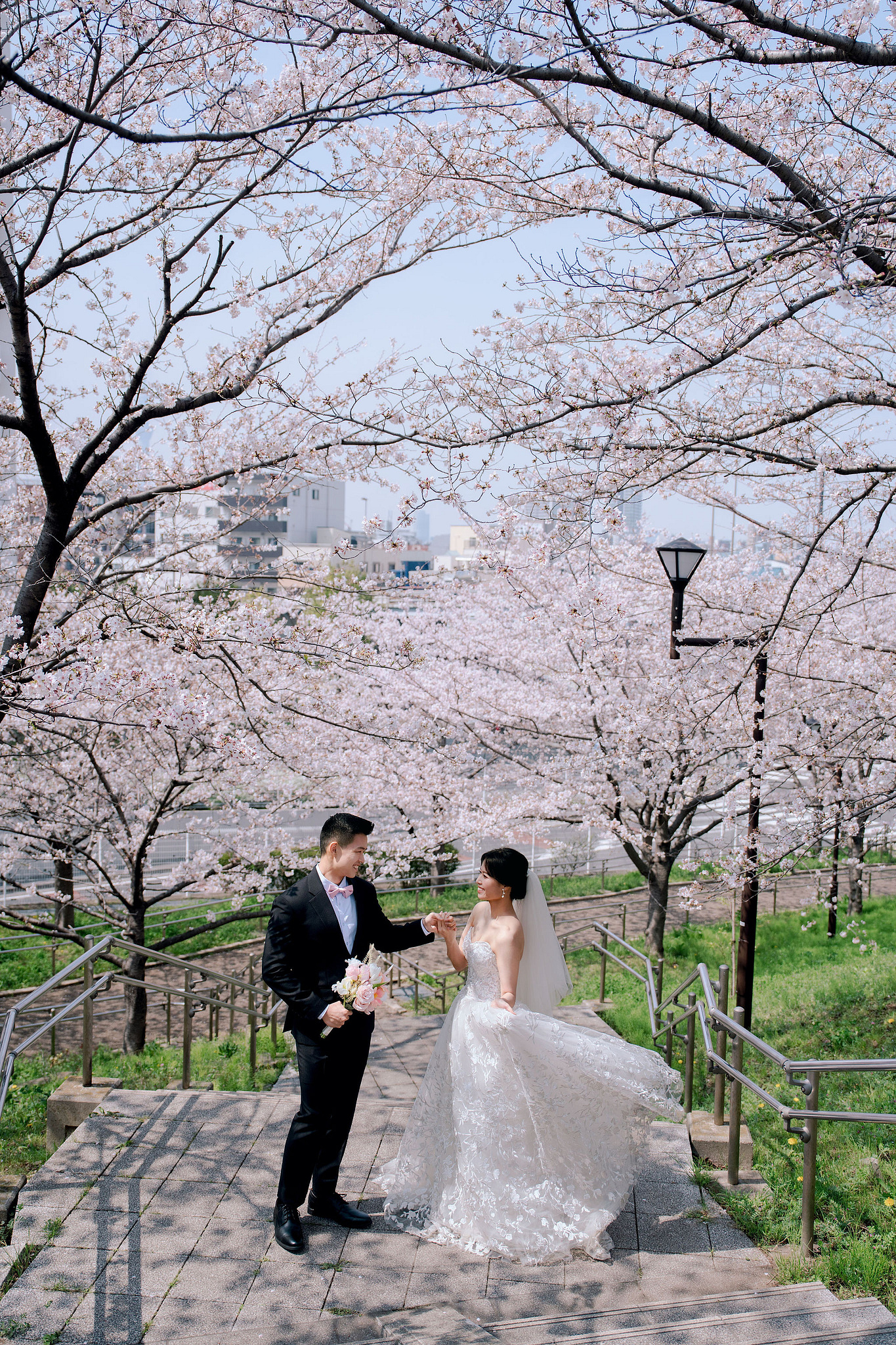 Tokyo & Mt Fuji Pre-Wedding Photoshoot | Senso-Ji Temple, Tokyo Park & Lake Kawaguchiko at Tokyo Park pre-wedding photo