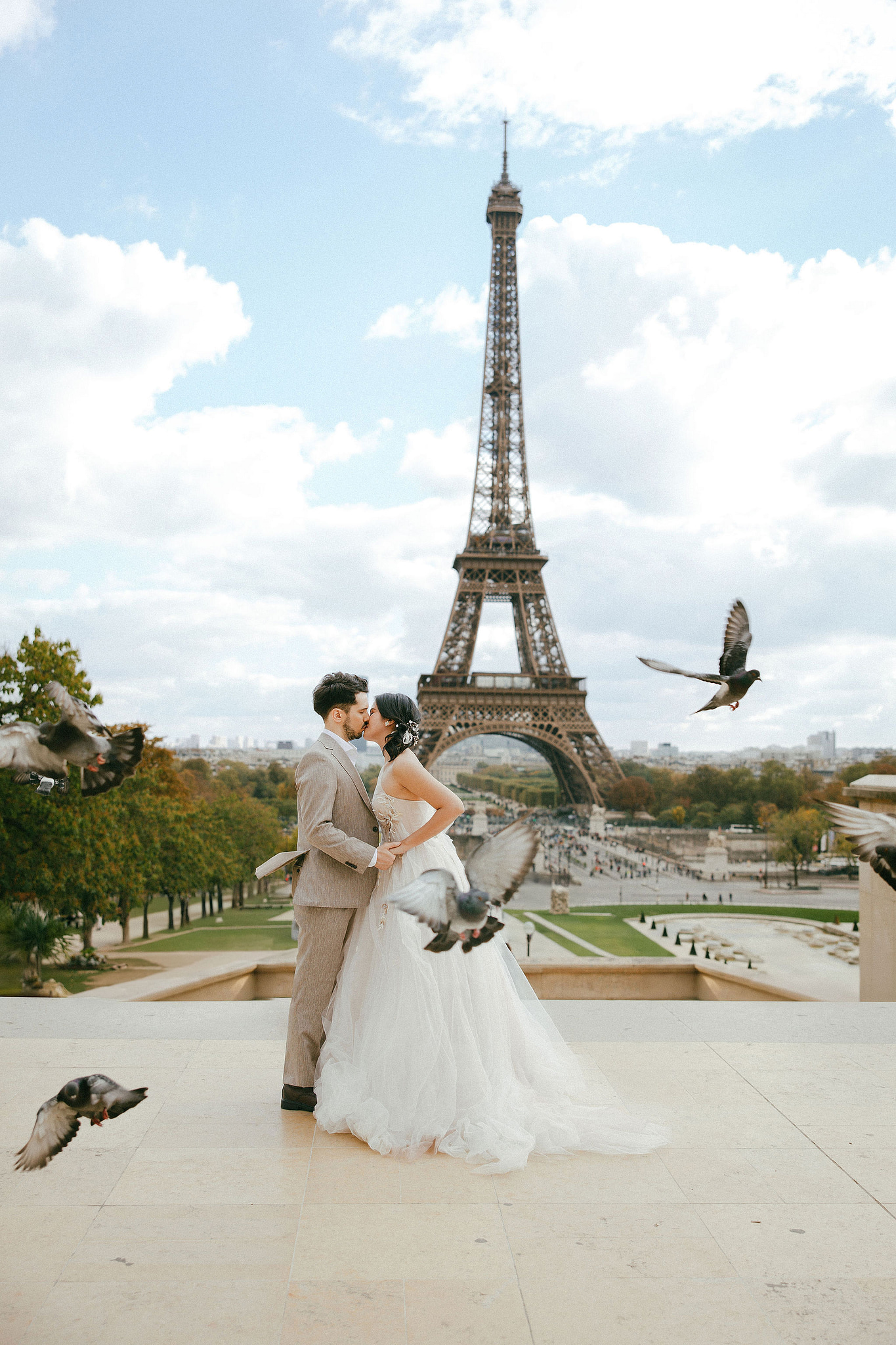 Paris Pre-Wedding Photoshoot | Place du Trocadéro, Avenue de Camoëns, Parisian Café, Tuileries Garden & Louvre at Place du Trocadéro pre-wedding photo