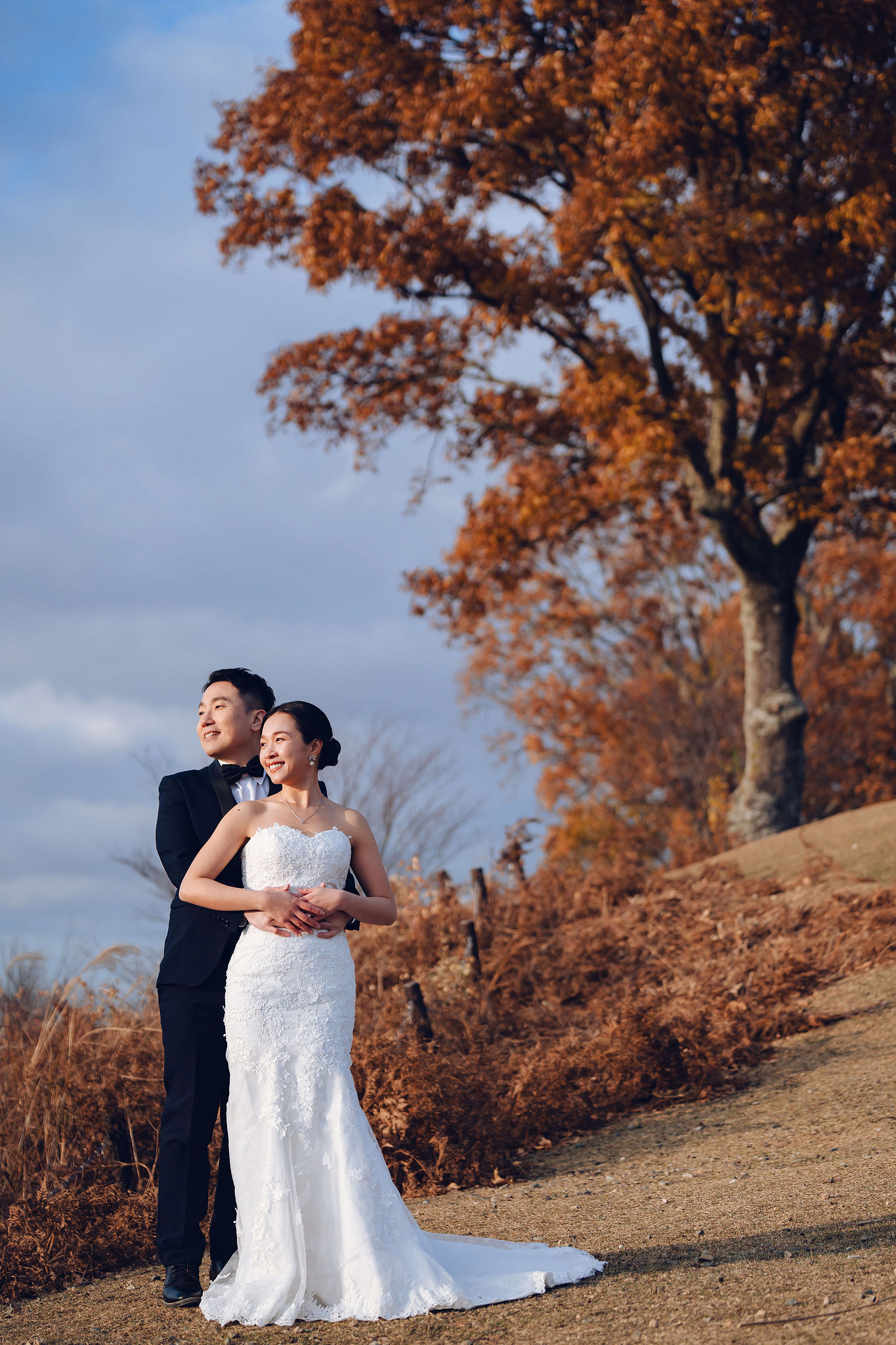 Kyoto Pre-Wedding Photoshoot | Historic Pagoda Streets & Nara Grasslands at Nara Grasslands & Rolling Hills pre-wedding photo