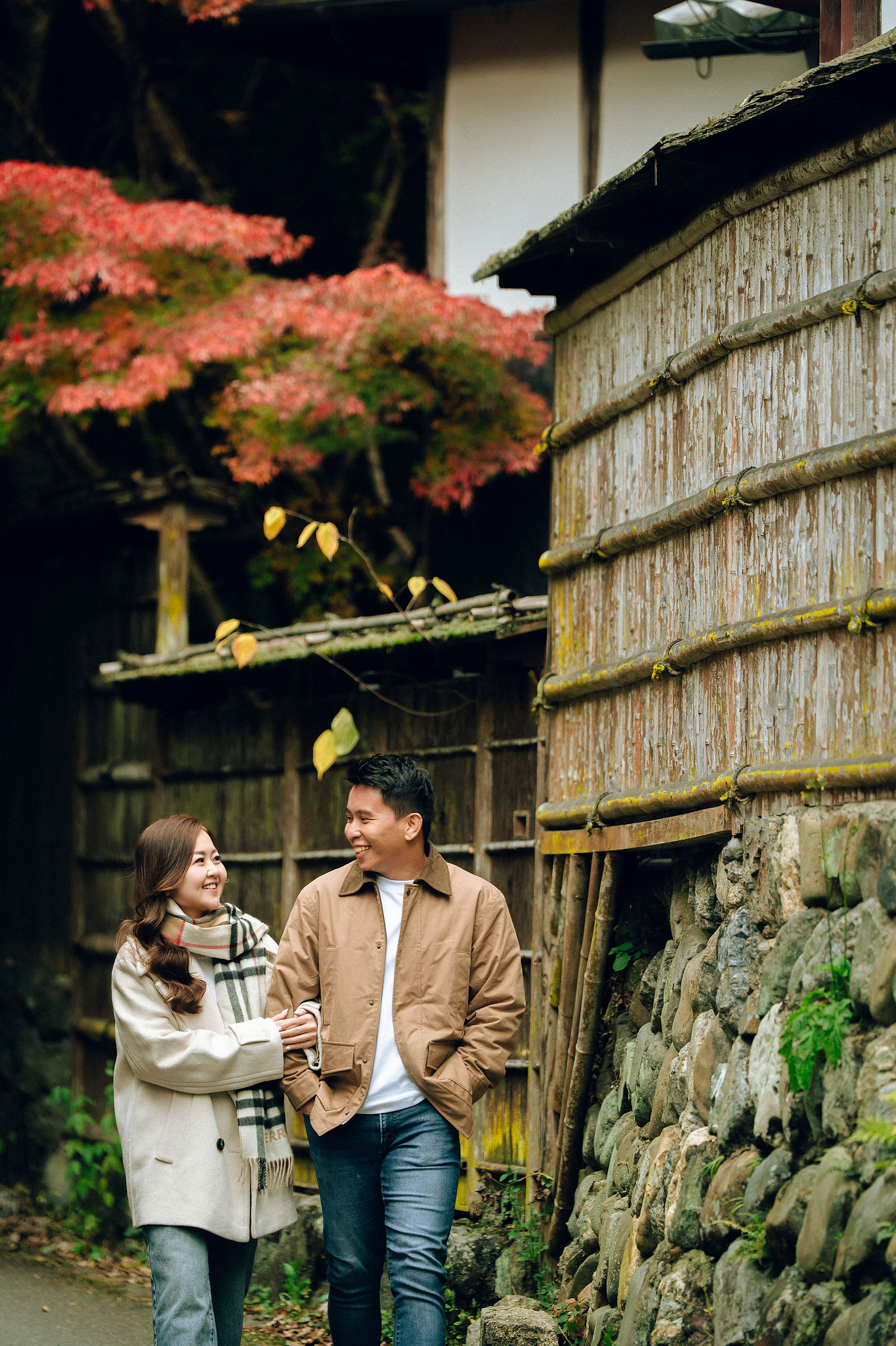 Kyoto Pre-Wedding Photoshoot | Arashiyama River, Arashiyama Temple & Mt. Wakakusa at Arashiyama Temple pre-wedding photo
