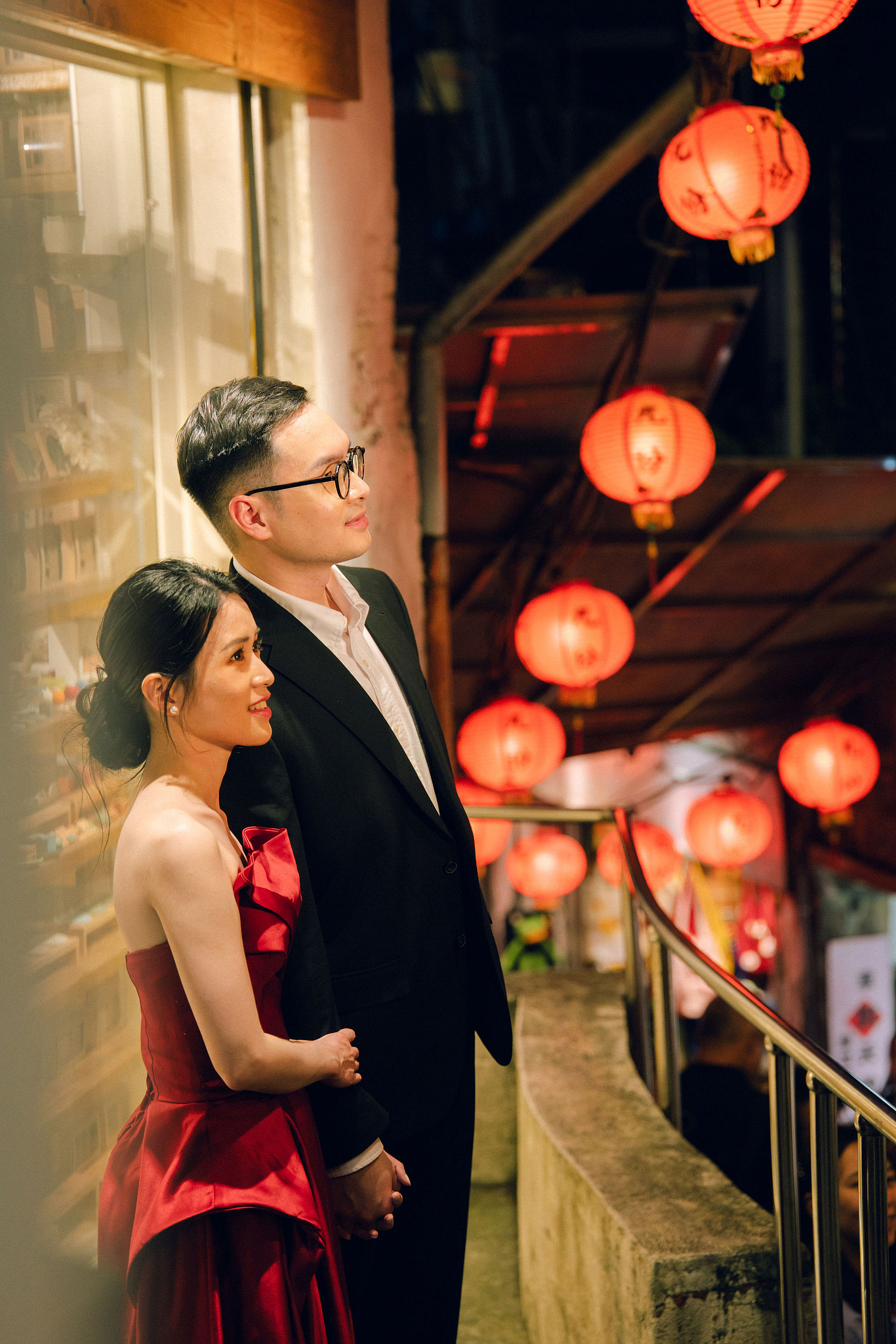 Taiwan Pre-Wedding Photoshoot | Dadaocheng, Shifen & Jiufen at Jiufen pre-wedding photo