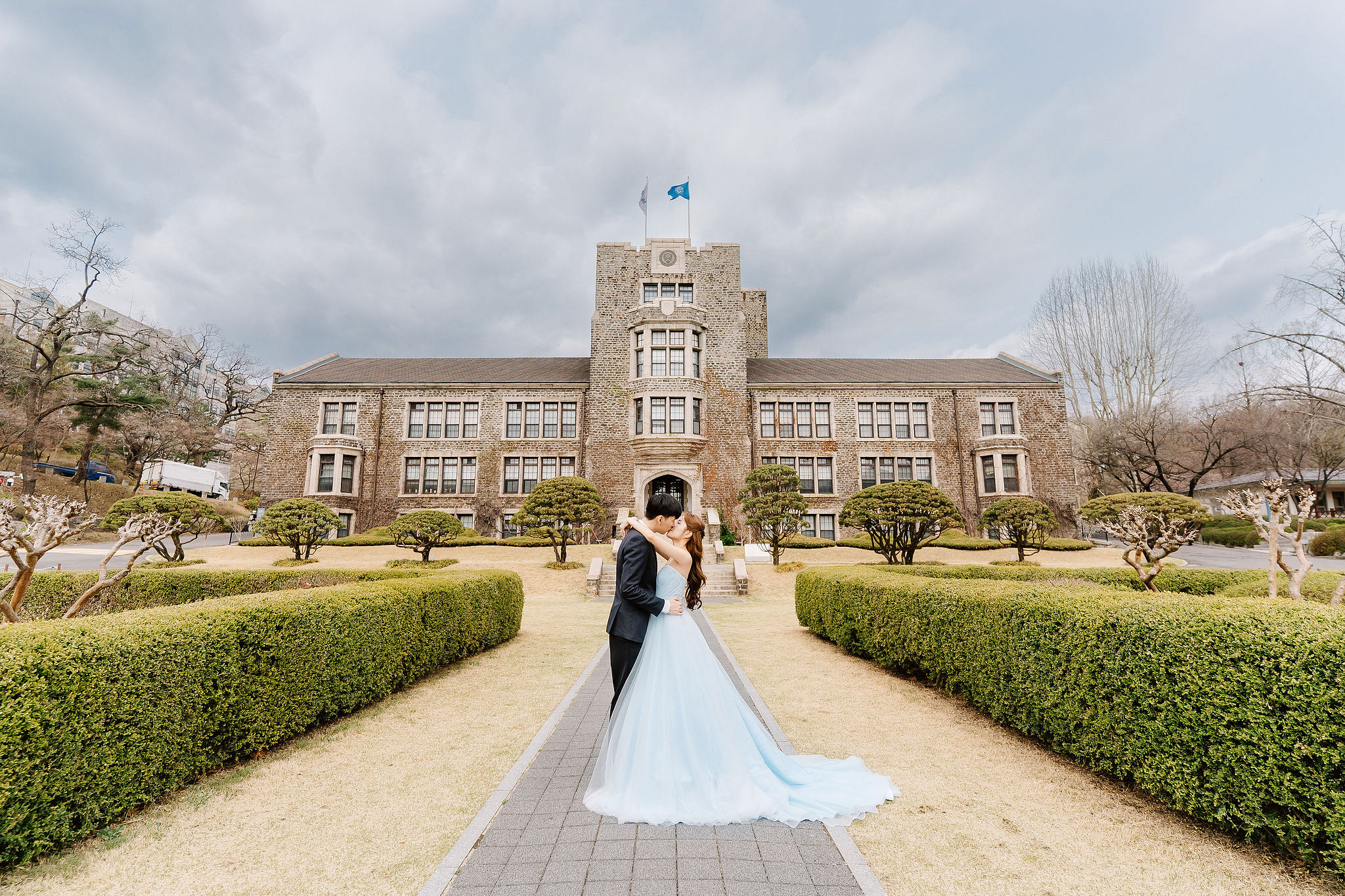 Seoul Pre-Wedding Photoshoot | Yongsan Park, Yonsei University & Kyung Hee University at Yonsei University pre-wedding photo