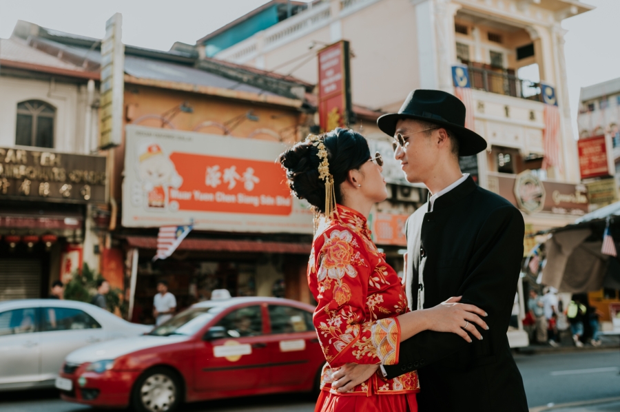 Retro Oriental Pre Wedding Photoshoot In Kuala Lumpur Petaling Street by Yan on OneThreeOneFour 29