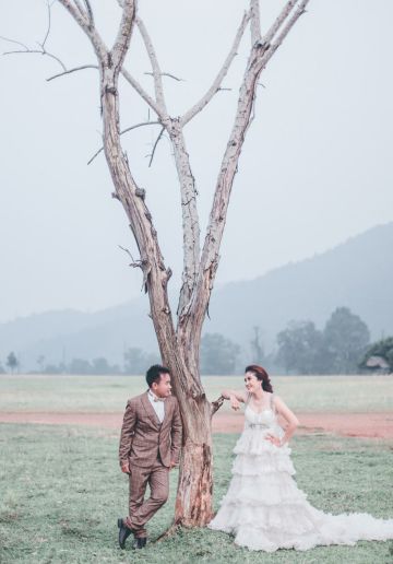 Thailand Bangkok Pre-Wedding Photoshoot At Lush Grass Fields 