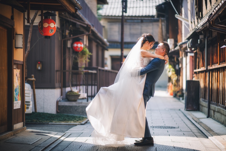 Japan Kyoto Pre-Wedding Photoshoot At Gion District  by Shu Hao  on OneThreeOneFour 0