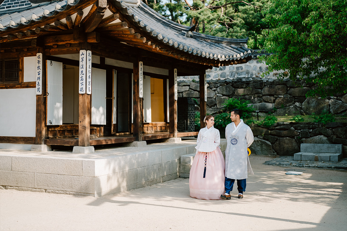 Korean Couple Hanbok Photoshoot for Foreigners by Jungyeol on OneThreeOneFour 0