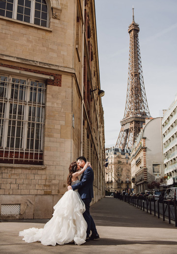 Springtime Romance: Paris Pre-Wedding Photoshoot | Eiffel Tower, Trocadero, Café, Louvre, Camoens Avenue, Bir Hakeim Bridge