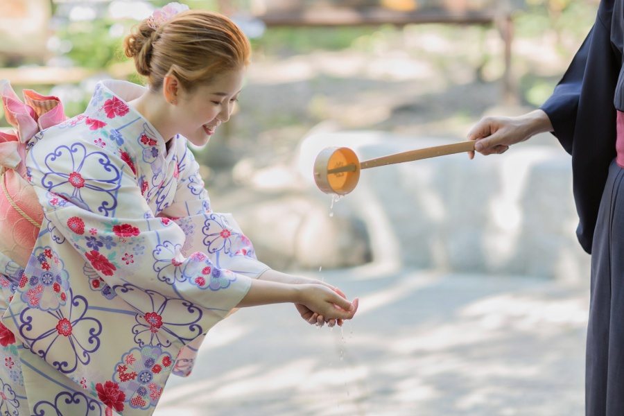 Japan Kyoto Kimono And Casual Photoshoot At Gion District  by Kinosaki on OneThreeOneFour 9