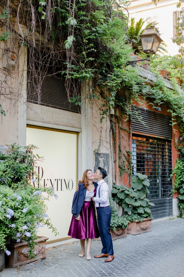 Italy Rome Colosseum Prewedding Photoshoot with Trevi Fountain  by Katie on OneThreeOneFour 39