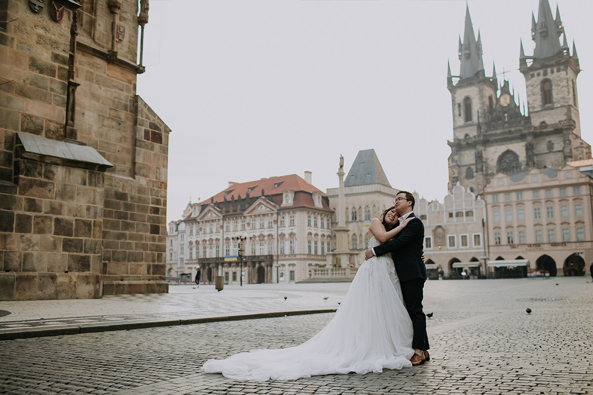 Prague Pre-Wedding Photoshoot with Astronomical Clock, Old Town Square & Charles Bridge by Nika on OneThreeOneFour 3