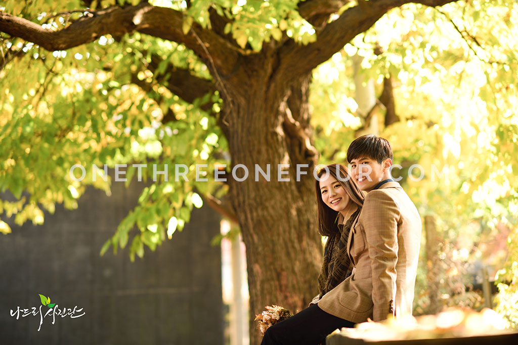 Korean Studio Pre-Wedding Photography: Autumn (Outdoor) by Nadri Studio on OneThreeOneFour 5
