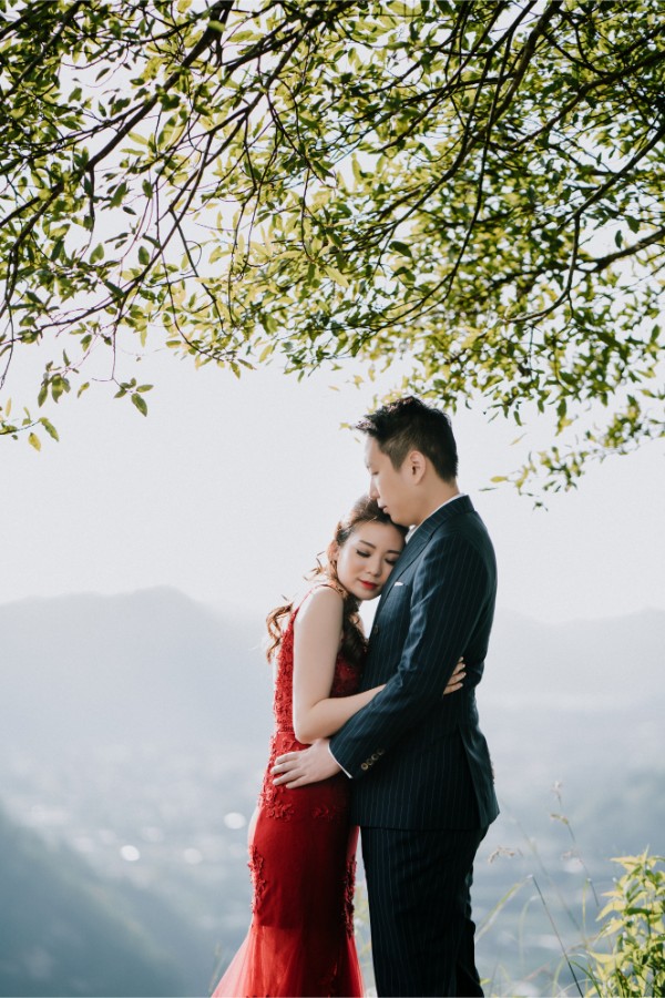 L&J: Whimsical Pre-wedding Photoshoot in Bali by Julie on OneThreeOneFour 9