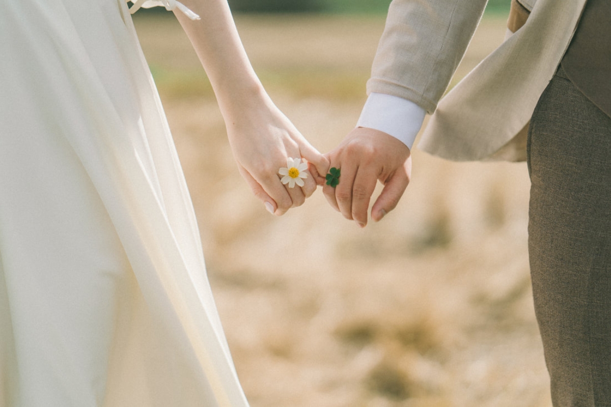 Taiwan Pre-Wedding Photoshoot Countryside Field Beach  by  on OneThreeOneFour 5