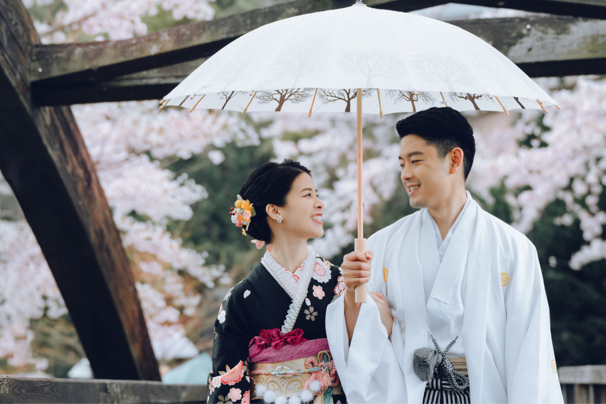 US Couple's Spring Season Kimono & Prewedding Photoshoot At Chureito Pagoda, Lake Kawaguchiko In Tokyo by Cui Cui on OneThreeOneFour 2