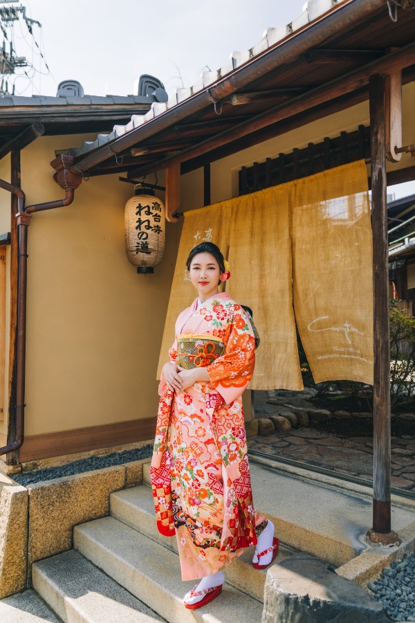 Kyoto Kimono Prewedding Photoshoot Higashiyama District Japan by Shu Hao on OneThreeOneFour 39