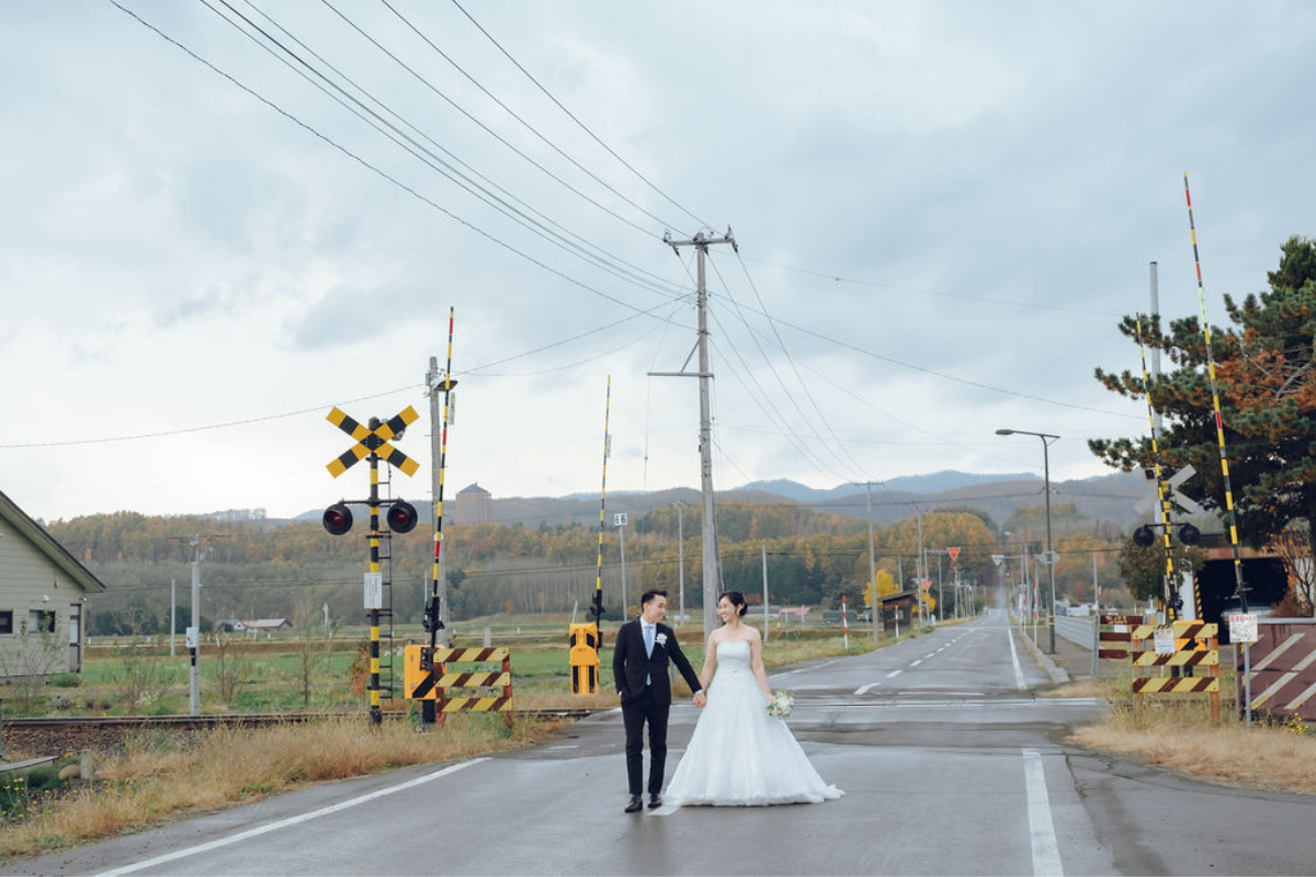 北海道秋季婚前拍攝，包括青池、過山車之路和鳥沼公園 by Kuma on OneThreeOneFour 11