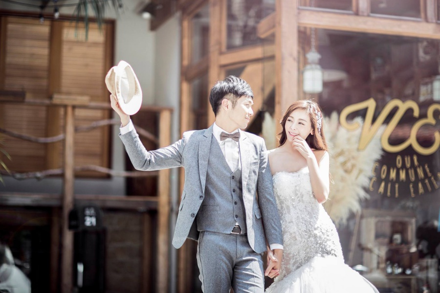 Taiwan Classy Pre-Wedding Photoshoot With Cafe Theme And Night Shoot  by Doukou  on OneThreeOneFour 8