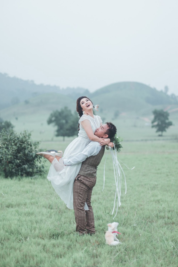 Thailand Bangkok Pre-Wedding Photoshoot At Lush Grass Fields  by Por  on OneThreeOneFour 9
