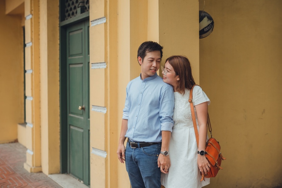 Thailand Bangkok Casual Couple Photoshoot At Olden Streets  by Por  on OneThreeOneFour 9