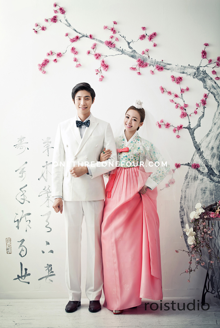 Korean Wedding Studio Photography: Modern Chic Set & Hanbok by Roi Studio on OneThreeOneFour 3