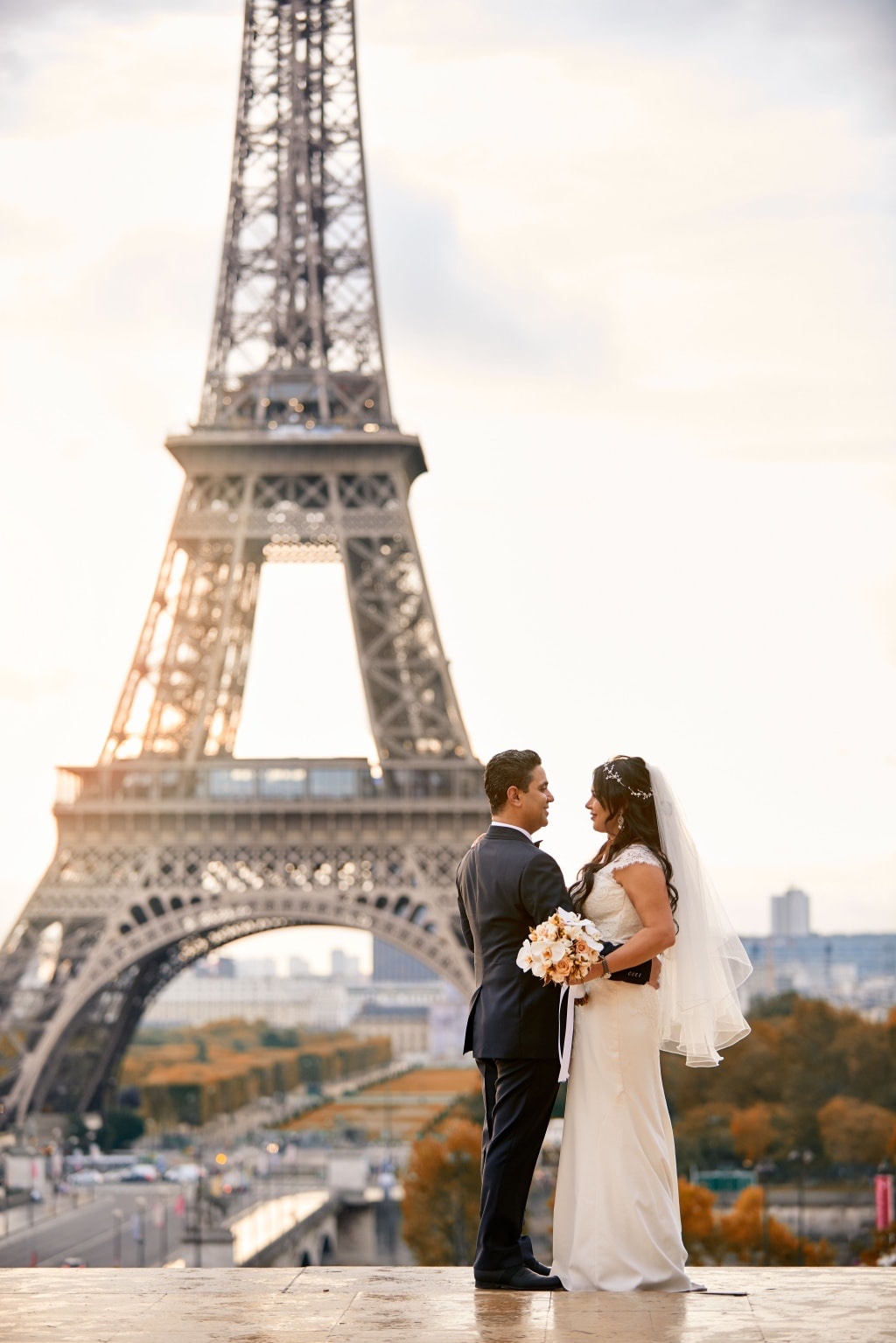 Paris Outdoor Pre-Wedding Photoshoot At Eiffel Tower And Pont Alexander III by Arnel  on OneThreeOneFour 2