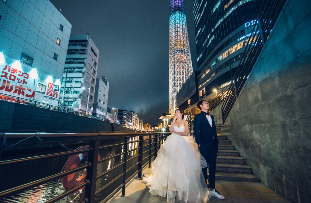Japan Tokyo Pre-Wedding Photoshoot At Mount Fuji And Shopping Streets  by Lenham  on OneThreeOneFour 13