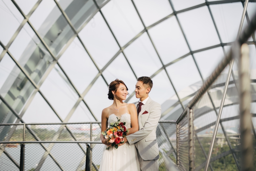 Singapore Pre-Wedding Photoshoot At Gardens By The Bay - Cloud Forest And Night Shoot At Marina Bay Sands by Cheng on OneThreeOneFour 9