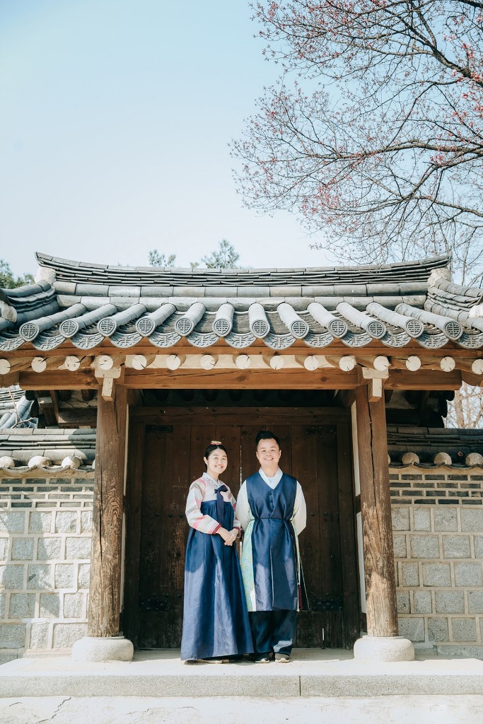 Korea Hanbok Pre-Wedding Photoshoot At Namsangol Hanok Village  by Jungyeol  on OneThreeOneFour 13