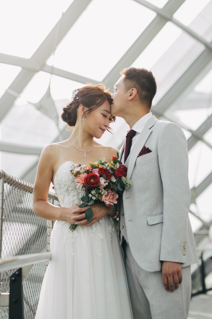Singapore Pre-Wedding Photoshoot At Gardens By The Bay - Cloud Forest And Night Shoot At Marina Bay Sands by Cheng on OneThreeOneFour 11