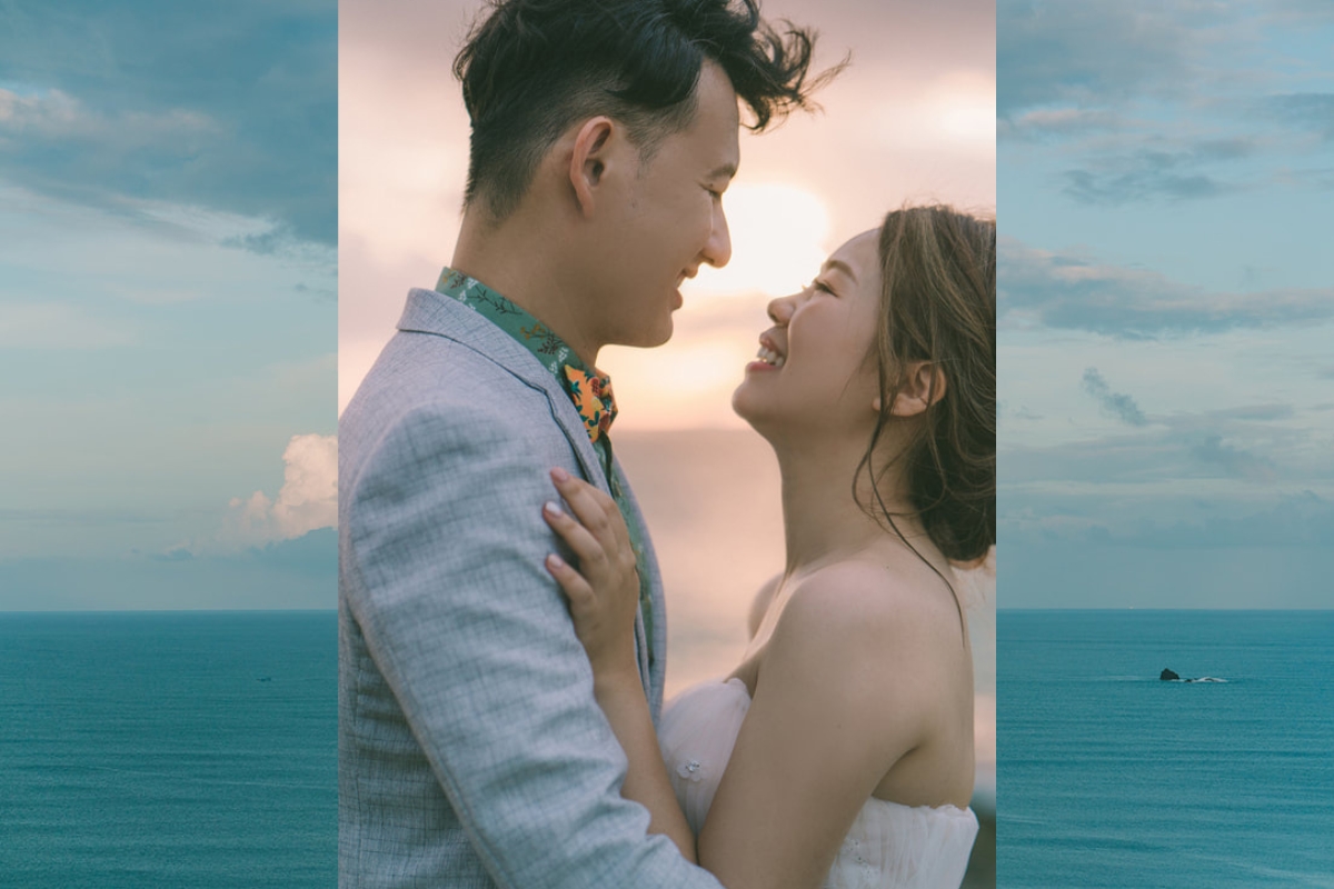 Taiwan Pre-Wedding Photoshoot Green Fields Silvergrass Sea Car Fairy Lights by  on OneThreeOneFour 16