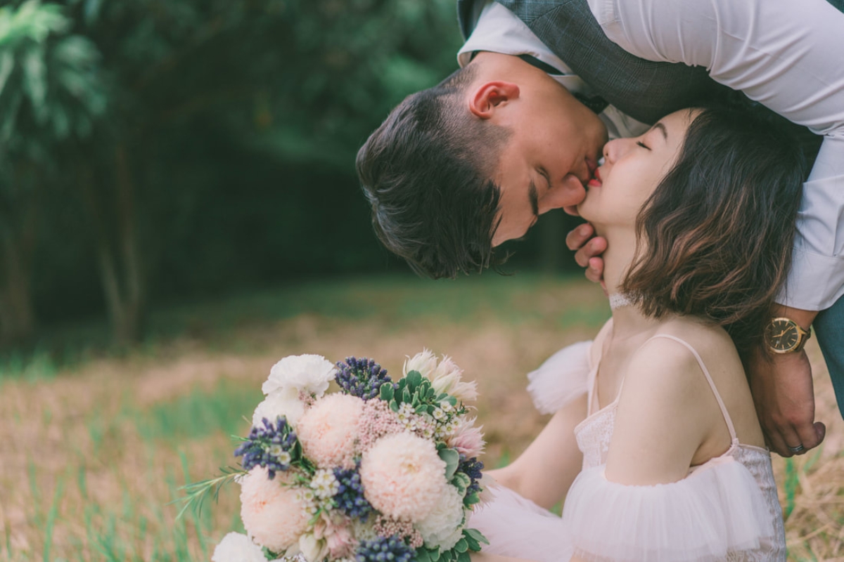 Taiwan Pre-Wedding Photoshoot Abandoned Estate Blue House Gardens by  on OneThreeOneFour 33